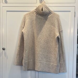 Everlane Women’s Turtleneck Sweater size M in Oatmeal
